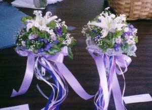 Bouquets with streams of ribbons